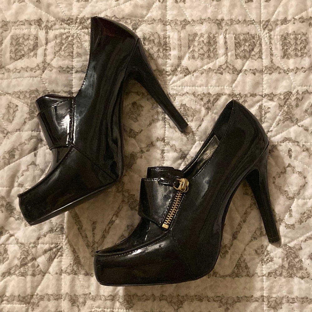 BCBG heels